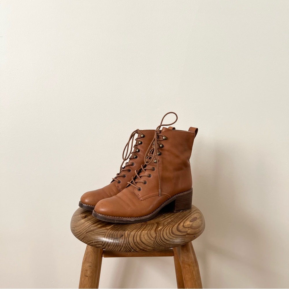 Madewell Patti Laceup Boots in English Saddle